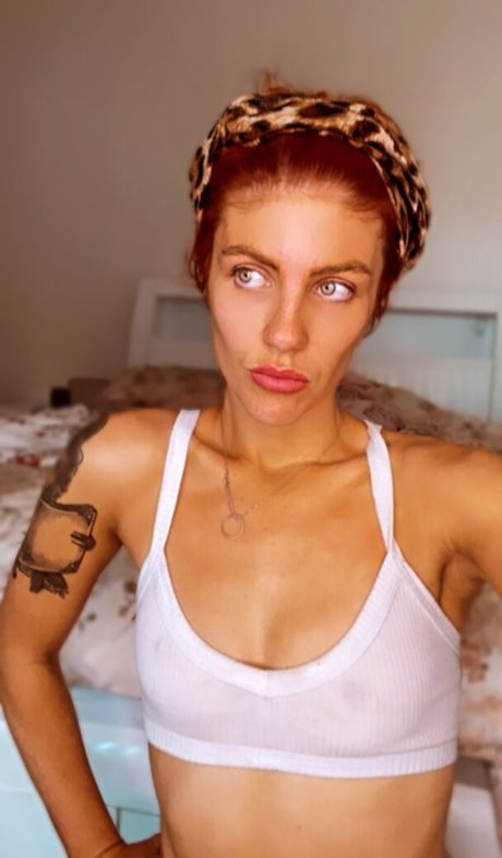 Naken lekkede OnlyFans-bilde av Booka Nile