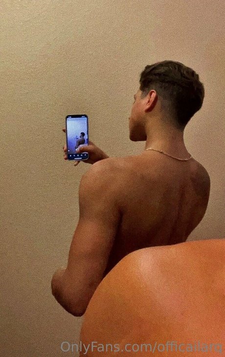 Nacktes geleaktes OnlyFans-Foto von Officailarq