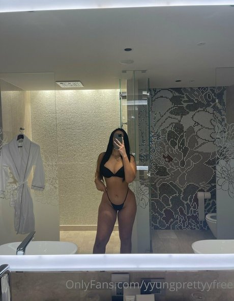 Naken lekkede OnlyFans-bilde av Katana Grey