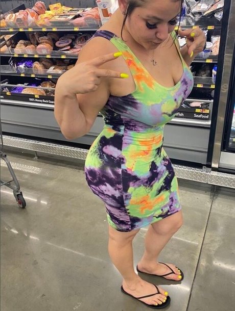 Alasti lekkinud OnlyFans-i pilt Bad Mom In Real Estate