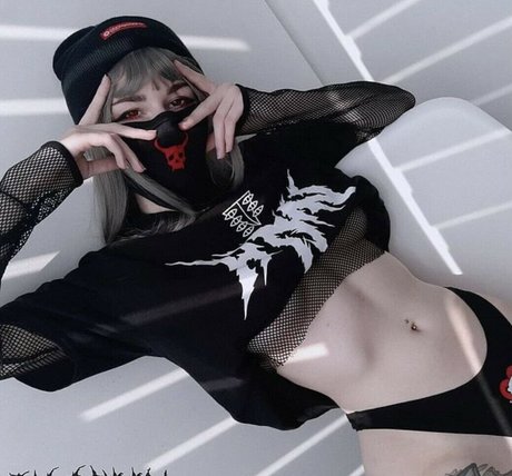 Alasti lekkinud OnlyFans-i pilt Helltsuki