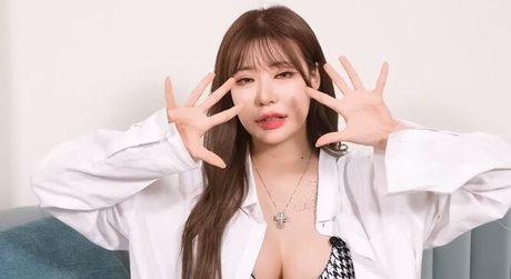 Nacktes geleaktes OnlyFans-Foto von Minharin Harin