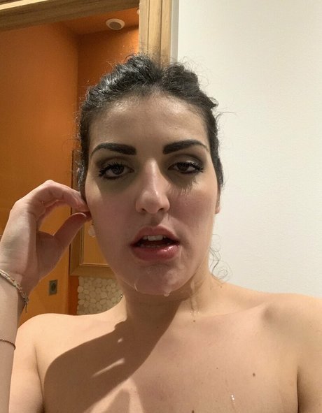 Alasti lekkinud OnlyFans-i pilt Laure Zecchi