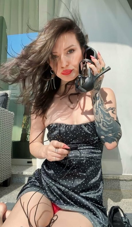 Nahá fotka uniklých OnlyFans od Ernesta Guevara