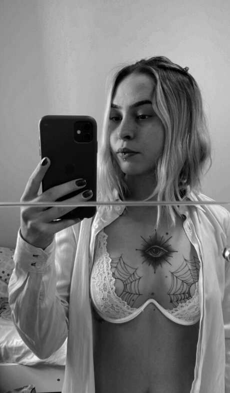 Обнаженная фотография утечки OnlyFans от Aishatuchinscky