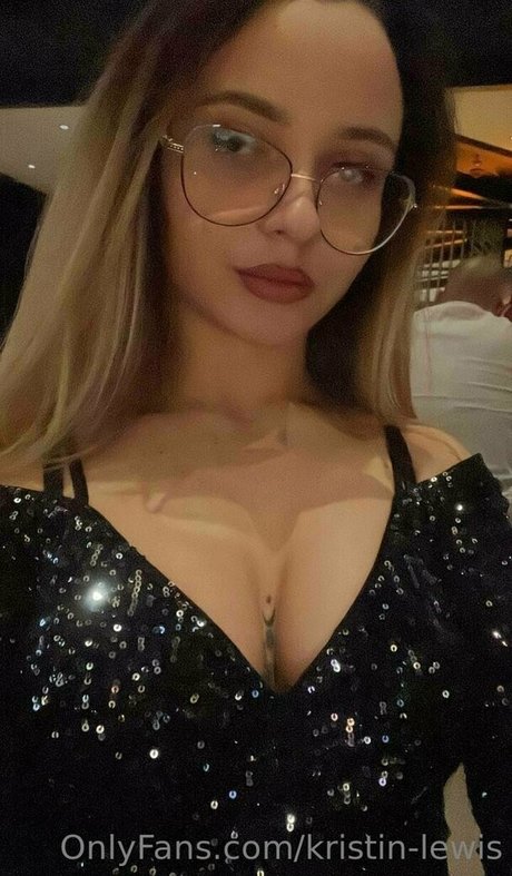 Naakte gelekte OnlyFans-foto van Kristinlewis