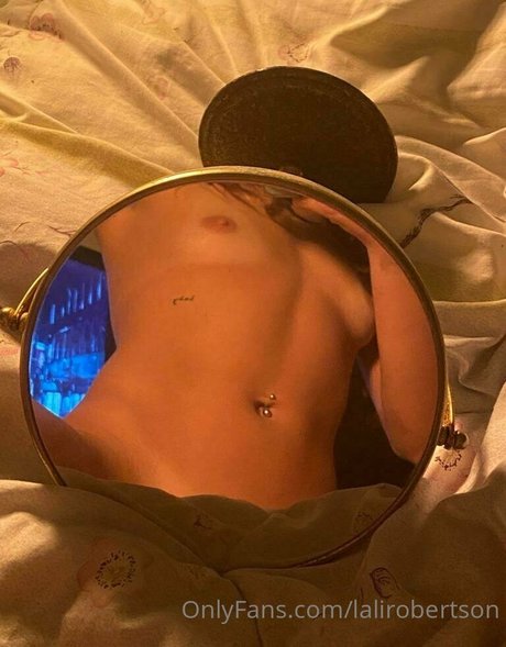 Foto di nudo di fuga di OnlyFans di Lalirobertson