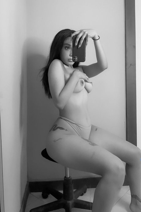 Обнаженная фотография утечки OnlyFans от Yami