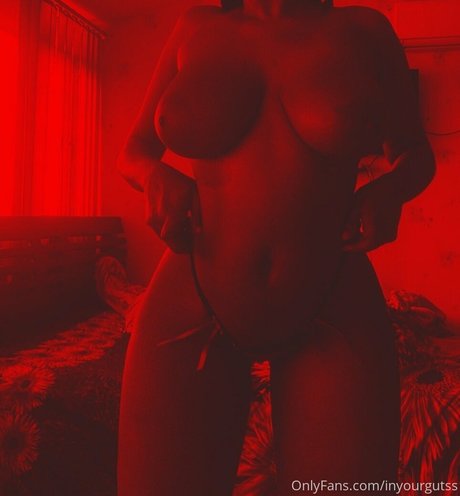 Naken lekkede OnlyFans-bilde av Black Lotus