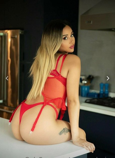 Alasti lekkinud OnlyFans-i pilt Queen Star Alien