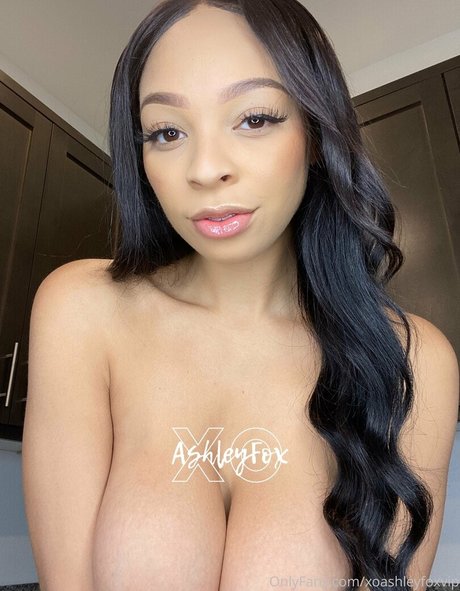 Nacktes geleaktes OnlyFans-Foto von Ashley Fox
