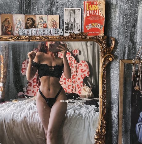 Обнаженная фотография утечки OnlyFans от Supreme Lilith