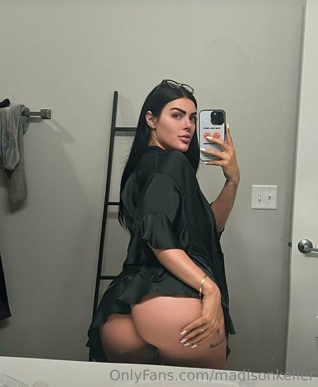 Alasti lekkinud OnlyFans-i pilt Madisonkeller