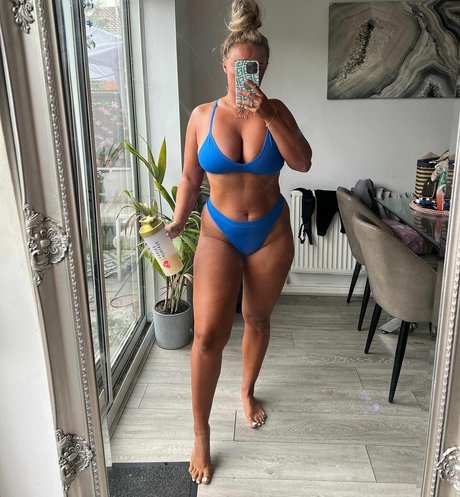 Naken lekkede OnlyFans-bilde av Sophieaustin