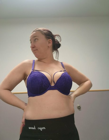 Naken lekkede OnlyFans-bilde av Theangelbabyofmontana