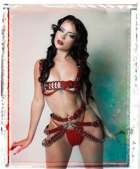 Naken läckt OnlyFans-bild av Emmanorton