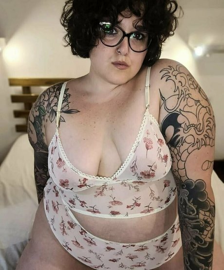 Naakte gelekte OnlyFans-foto van Belulisboa