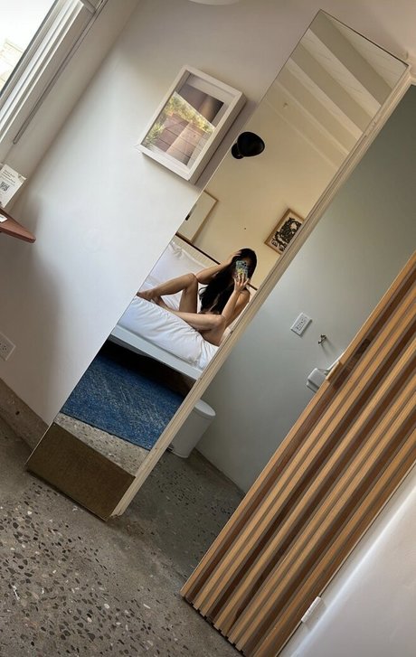 Alasti lekkinud OnlyFans-i pilt Helloitslynne