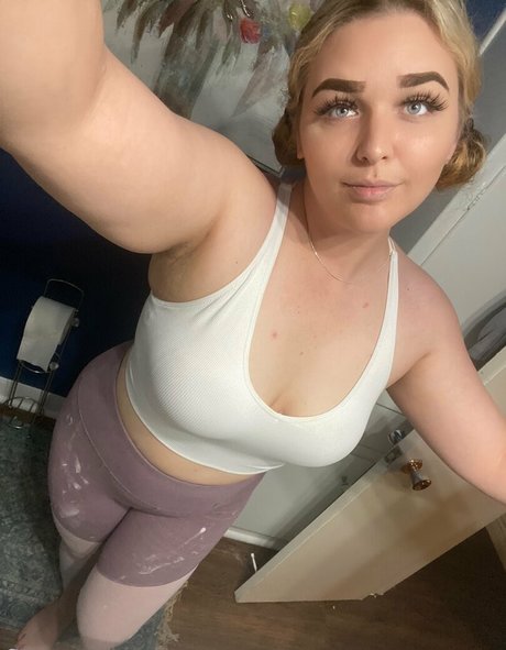 Alasti lekkinud OnlyFans-i pilt Loganmilf