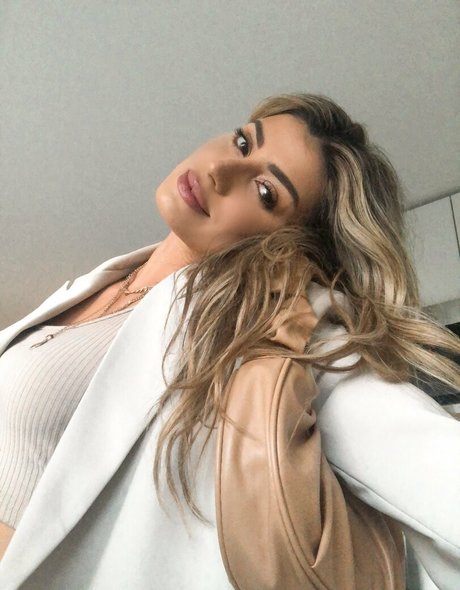 Raibrazil naked leaks OnlyFans pic