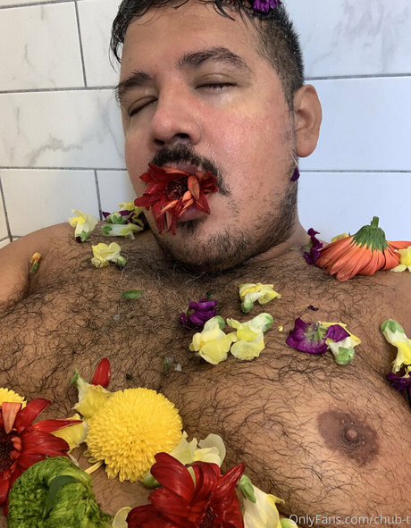 Naakte gelekte OnlyFans-foto van Chubt