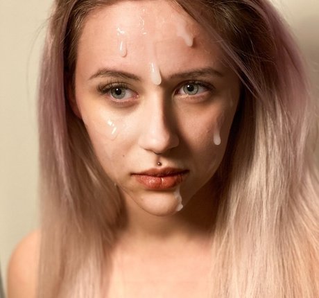 Alasti lekkinud OnlyFans-i pilt Charlotte Marlone