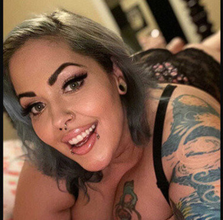 Naken lekkede OnlyFans-bilde av Cinnamonanarchy