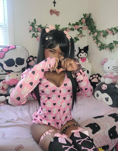 Alasti lekkinud OnlyFans-i pilt Lilrawrs