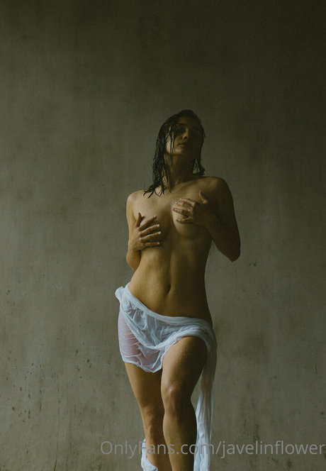 Naakte gelekte OnlyFans-foto van Javelinflower