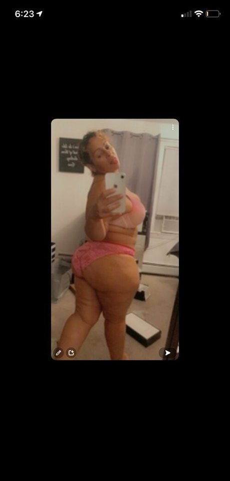 Обнаженная фотография утечки OnlyFans от Lolabooty111122