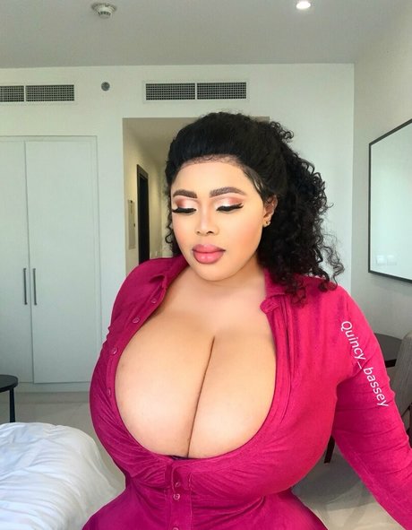 Nacktes geleaktes OnlyFans-Foto von Thequincybassey