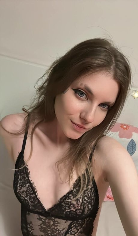 Naken lekkede OnlyFans-bilde av Lunarunicorn