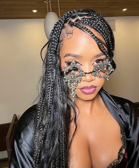 Alasti lekkinud OnlyFans-i pilt Hermusicofficial