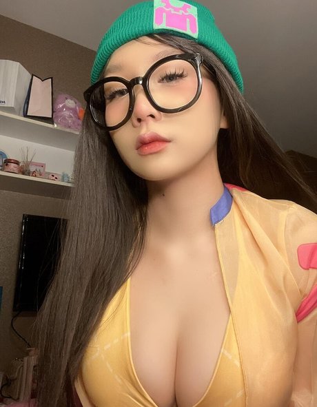 Alasti lekkinud OnlyFans-i pilt Charlottemalaew