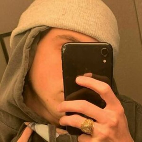 Alasti lekkinud OnlyFans-i pilt Exclusivehuddy