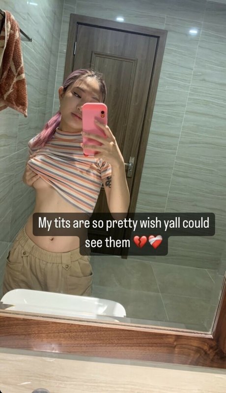 Naken läckt OnlyFans-bild av Strawberrybebby