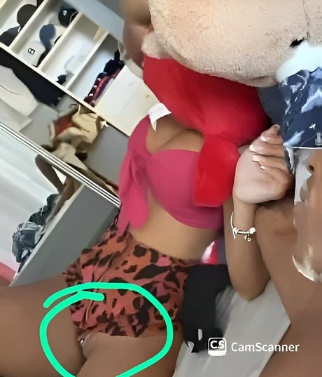 Nahá fotka uniklých OnlyFans od Rafaela Moreira
