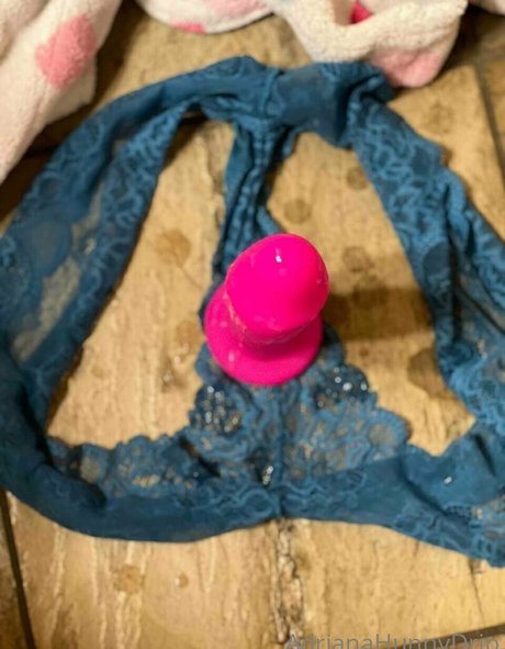 Naken läckt OnlyFans-bild av Adrianahunnydrip