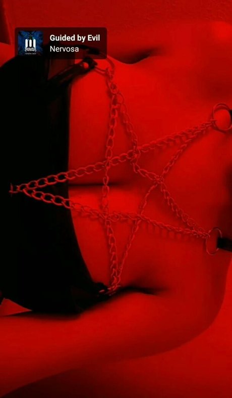 Alasti lekkinud OnlyFans-i pilt Sexgothbarbie