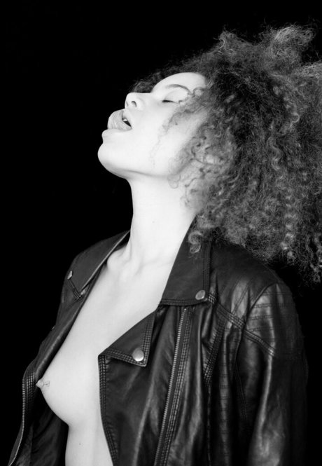 Naakte gelekte OnlyFans-foto van Laraneverlaura