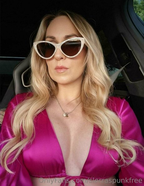 Обнаженная фотография утечки OnlyFans от Sierraspunkfree