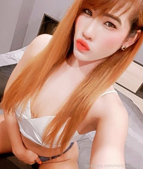 OnlyFans-model Mint24230694