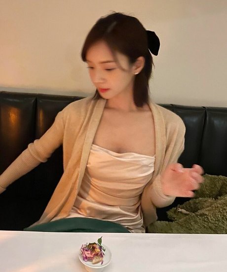 Naakte gelekte OnlyFans-foto van Diyom