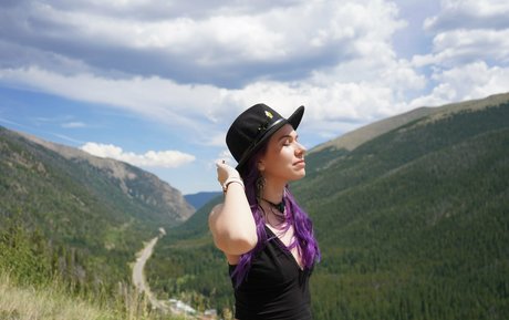 Naakte gelekte OnlyFans-foto van Lolaxsparks