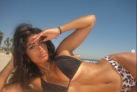 Alasti lekkinud OnlyFans-i pilt Donya Shabani