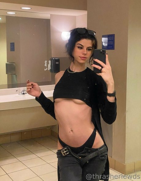 Naken lekkede OnlyFans-bilde av Thrasherlewds