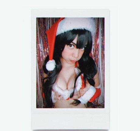 Naakte gelekte OnlyFans-foto van Kinoko Rin