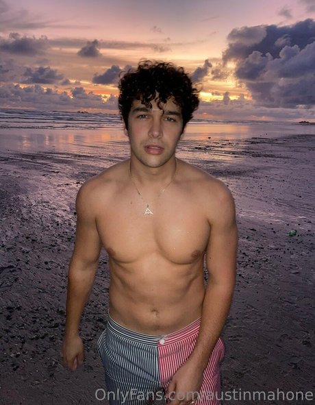 Alasti lekkinud OnlyFans-i pilt Austinmahone