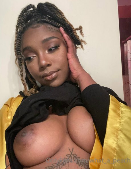 Naakte gelekte OnlyFans-foto van Whatapeach