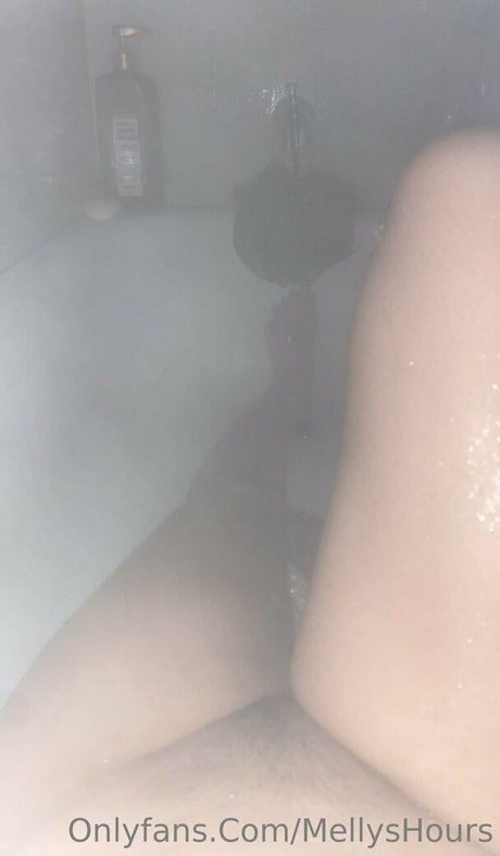 Foto di nudo di fuga di OnlyFans di Mellyshours